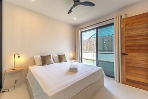 Stylish Rooftop Pool Villa Sea View V211