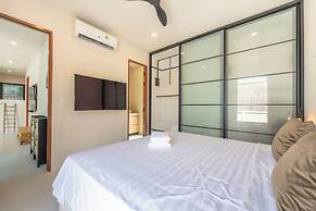 Stylish Rooftop Pool Villa Sea View V211