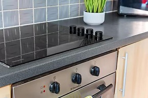 Leicester1br-wifi-modernapt-kitchen-sleeps2