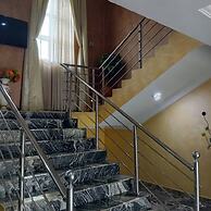 ANGELS COURT HOTEL AND SUITES