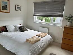 4-bed Seaside Dream House - Sleeps 8 & Parking
