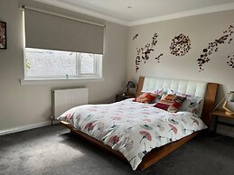 4-bed Seaside Dream House - Sleeps 8 & Parking