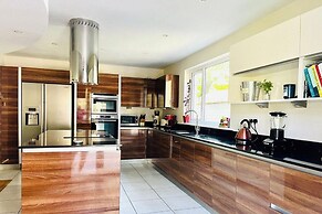 4-bed Seaside Dream House - Sleeps 8 & Parking