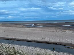 4-bed Seaside Dream House - Sleeps 8 & Parking