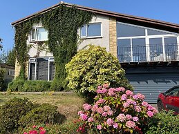 4-bed Seaside Dream House - Sleeps 8 & Parking
