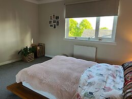 4-bed Seaside Dream House - Sleeps 8 & Parking