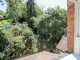 157 Watling Street South