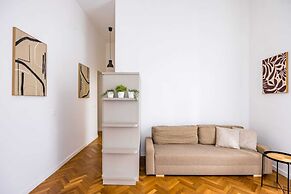 Thelos Apartment