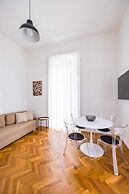 Thelos Apartment