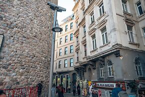 Galata Guest Teori