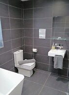 Modern, Large 4-bed Property Sleeps 10 in Abergele