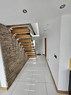 Modern, Large Open Plan 4 bed Property in Abergele