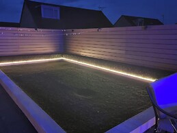 Modern, Large Open Plan 4 bed Property in Abergele