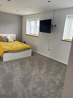 Modern, Large Open Plan 4 bed Property in Abergele