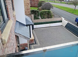 Modern, Large 4-bed Property Sleeps 10 in Abergele