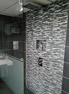 Modern, Large 4-bed Property Sleeps 10 in Abergele