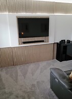 Modern, Large 4-bed Property Sleeps 10 in Abergele