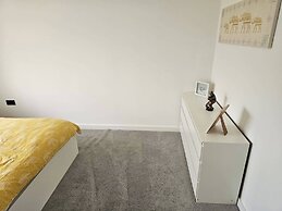 Modern, Large Open Plan 4 bed Property in Abergele