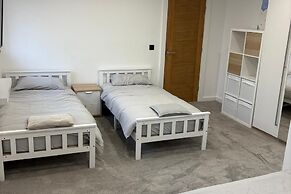 Modern, Large 4-bed Property Sleeps 10 in Abergele