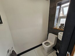 Modern, Large Open Plan 4 bed Property in Abergele