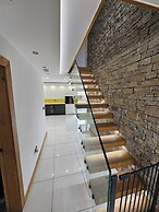 Modern, Large Open Plan 4 bed Property in Abergele