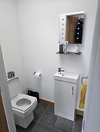 Modern, Large Open Plan 4 bed Property in Abergele