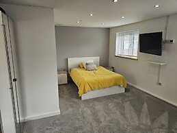 Modern, Large Open Plan 4 bed Property in Abergele