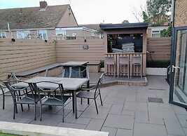 Modern, Large 4-bed Property Sleeps 10 in Abergele