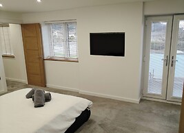 Modern, Large 4-bed Property Sleeps 10 in Abergele
