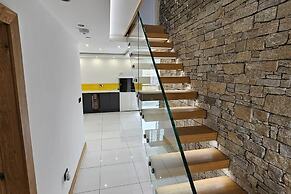 Modern, Large 4-bed Property Sleeps 10 in Abergele