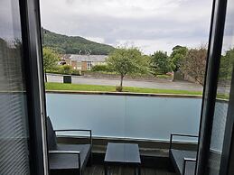 Modern, Large Open Plan 4 bed Property in Abergele