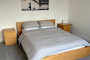 Modern, Large 4-bed Property Sleeps 10 in Abergele