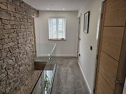 Modern, Large Open Plan 4 bed Property in Abergele