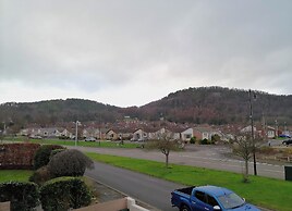 Modern, Large 4-bed Property Sleeps 10 in Abergele