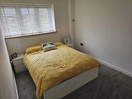 Modern, Large Open Plan 4 bed Property in Abergele