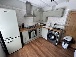18 The Wharfage
