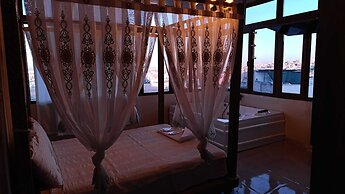 Hasan Paşa Otel ve Sıra Gecesi
