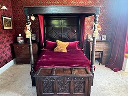 Kendal - Gothic Hall - Luxury Rooms or Apartment
