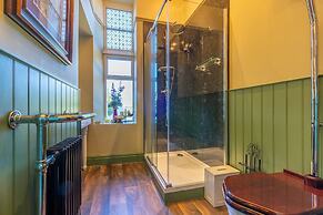 Kendal - Gothic Hall - Luxury Rooms or Apartment