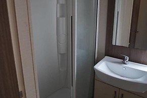 Caravan - Sleeps 8 - Pets Ok - Parking