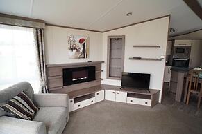 Caravan - Sleeps 8 - Pets Ok - Parking
