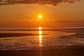 Caravan - Sleeps 8 - Pets Ok - Parking