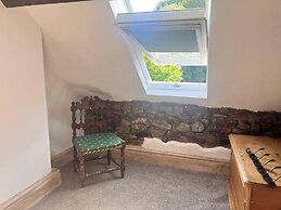 Historic Seaside Cottage - Sleeps 5 & Pets Ok