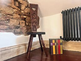 Historic Seaside Cottage - Sleeps 5 & Pets Ok