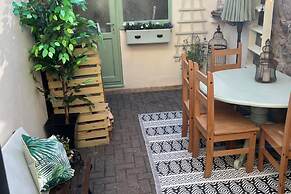 Historic Seaside Cottage - Sleeps 5 & Pets Ok
