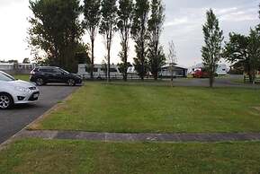 4 Guests - Pet Friendly - Chalet Beach Home Chapel
