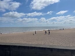 4 Guests - Pet Friendly - Chalet Beach Home Chapel