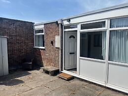 4 Guests - Pet Friendly - Chalet Beach Home Chapel