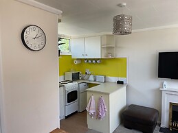 4 Guests - Pet Friendly - Chalet Beach Home Chapel