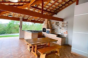 Ch Cara com Piscina Churrasq e Wifi pet Friendly